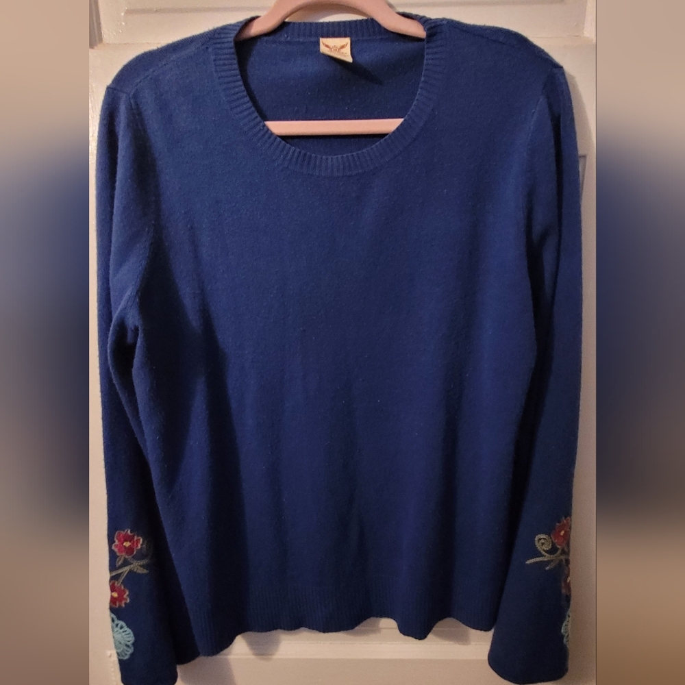 Faded Glory Women's Navy Sweater with Floral Details